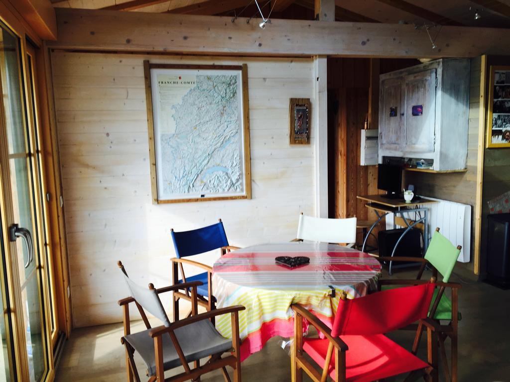 Gite Les Cigognes Orchamps-Vennes Rum bild