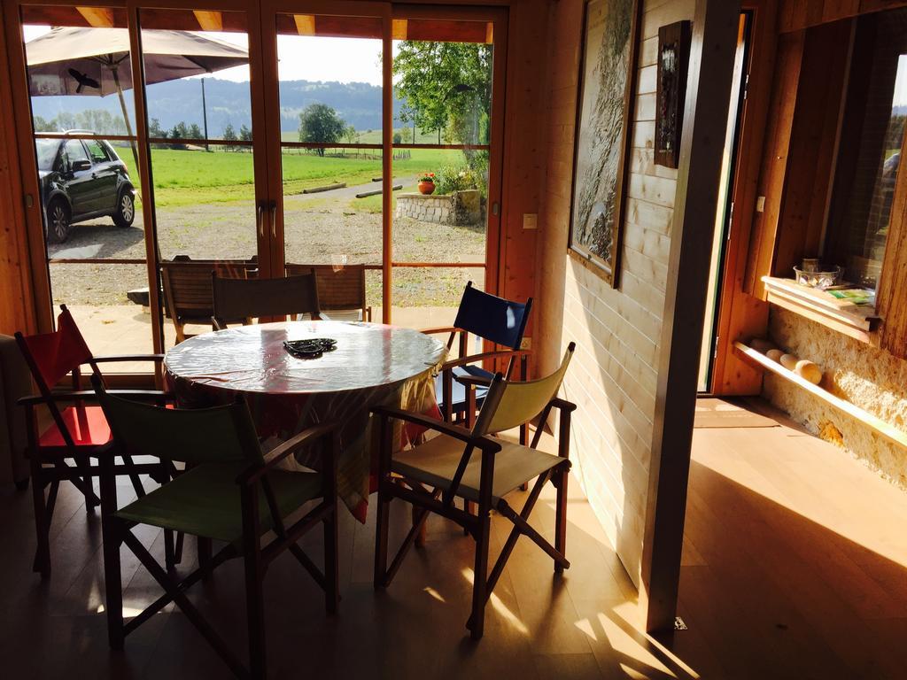 Gite Les Cigognes Orchamps-Vennes Rum bild